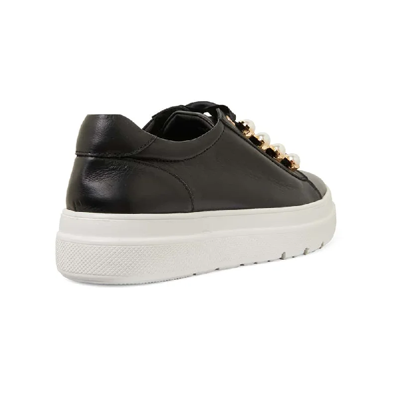 Bant Sneaker in Black Leather