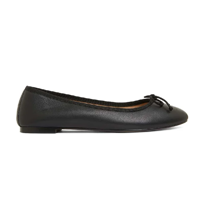 Fonteyn Flat in Black Leather