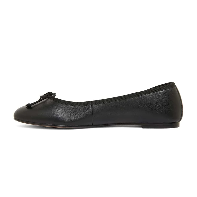 Fonteyn Flat in Black Leather