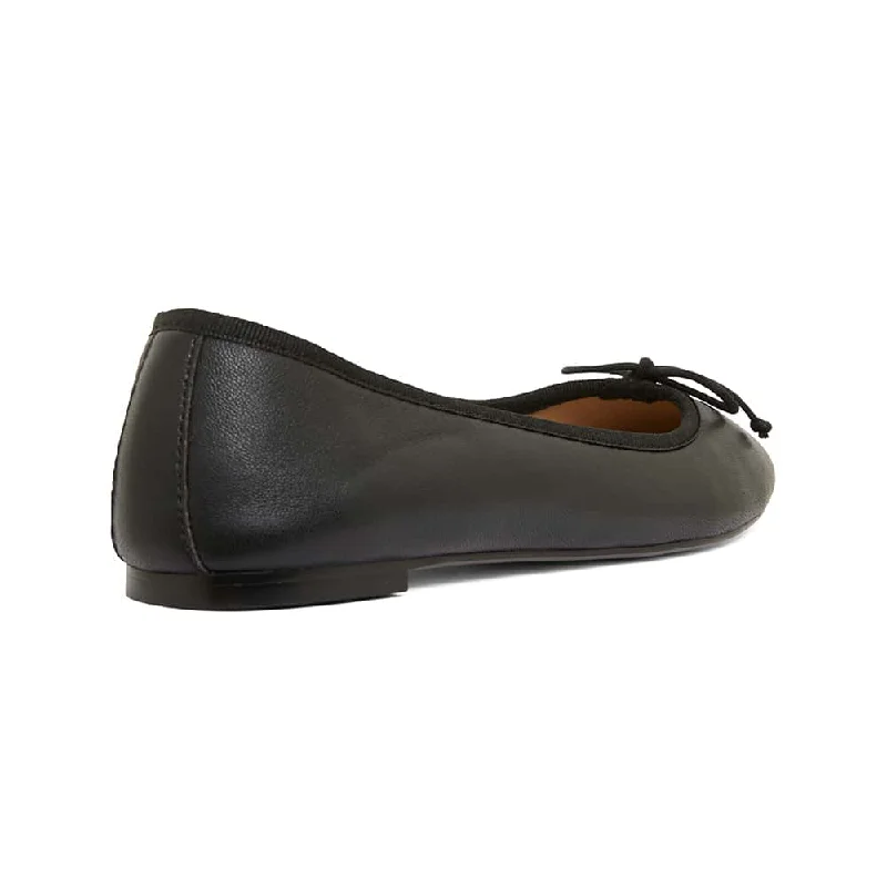 Fonteyn Flat in Black Leather