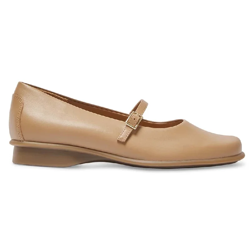 Katrina Flat in Camel Leather