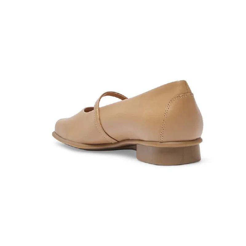 Katrina Flat in Camel Leather