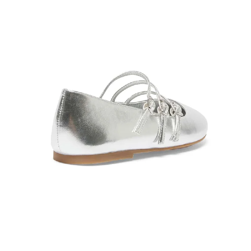 Leah Flat in Silver Metallic