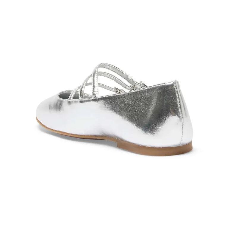 Leah Flat in Silver Metallic