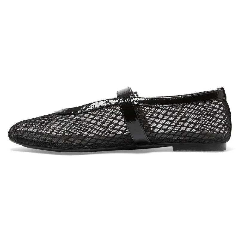 Reign Flat in Black